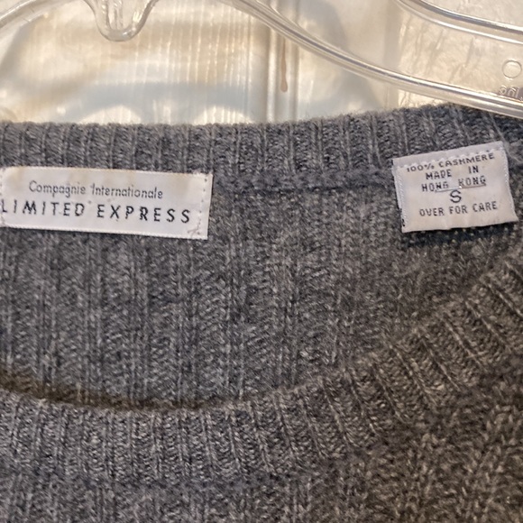 Soft and comfy gray cashmere sweater. - Picture 2 of 2